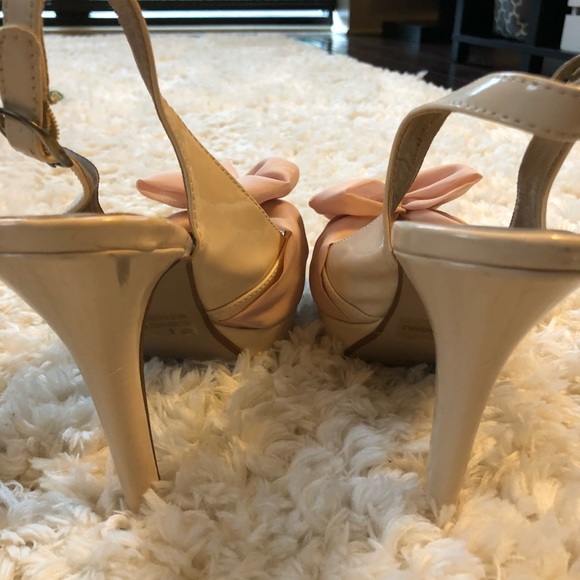 Women’s Qupid Light Pink Bow Heels - Size 8 - Picture 2 of 2